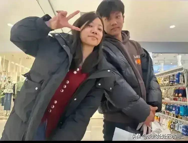 解清帅的大妹解梁静生活照这么美，与认亲大会上的妆容判若两人！