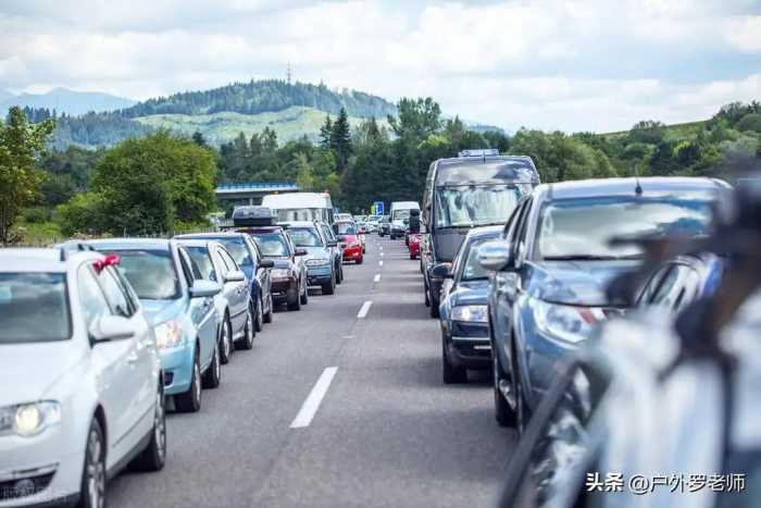 自驾回家过年，遭遇高速堵车，解决内急的5个小妙招